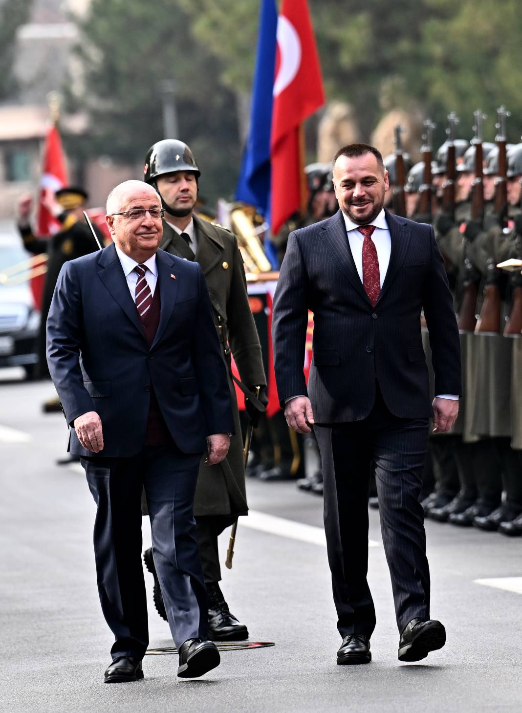 Bakan Güler, Kosovalı mevkidaşı ile bir araya geldi 14